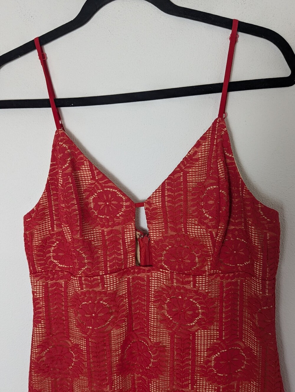 Lulus Avianna Red and Nude Lace Bodycon Mini Strap Dress Size Medium Sexy EUC - Picture 8 of 16